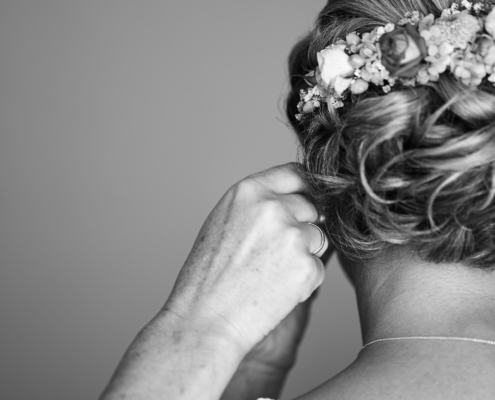 Hochzeitsfoto von Braut mit Haarschmuck